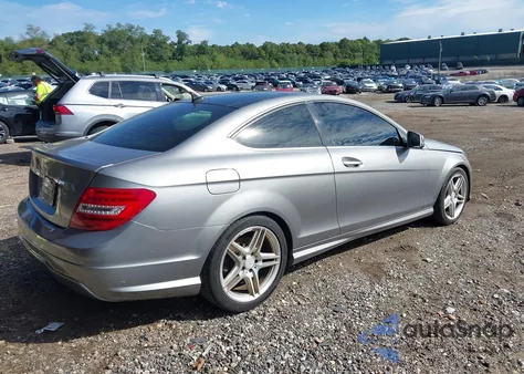 2014 Mercedes-Benz C 250 из США, поврежденный, VIN WDDGJ4HB5EG193226